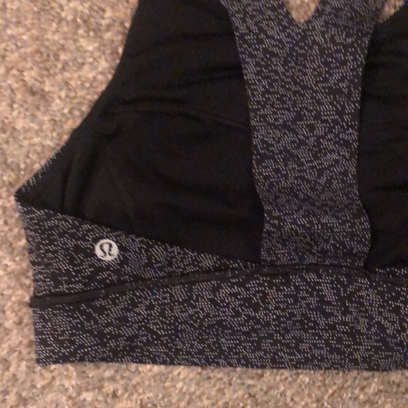 Lululemon fast and free sports bra. 8 - Picture 4 of 5